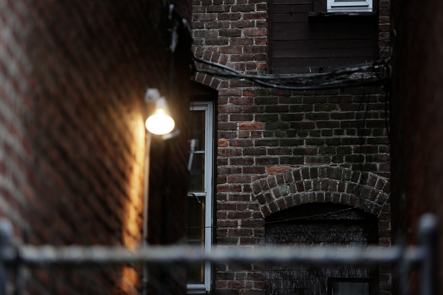 2014-11-Life-of-Pix-free-stock-photos-boston-alley-brick-light-leeroy